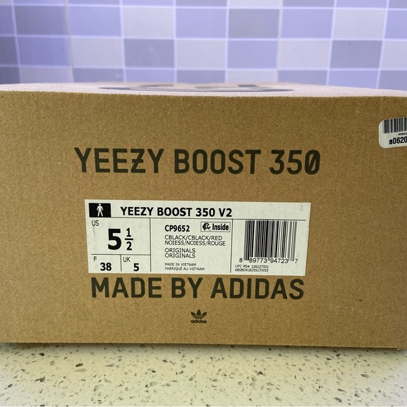 Yeezy boost 350 V2 - Picture 2 of 7